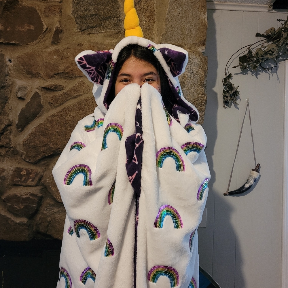 Hooded unicorn blanket